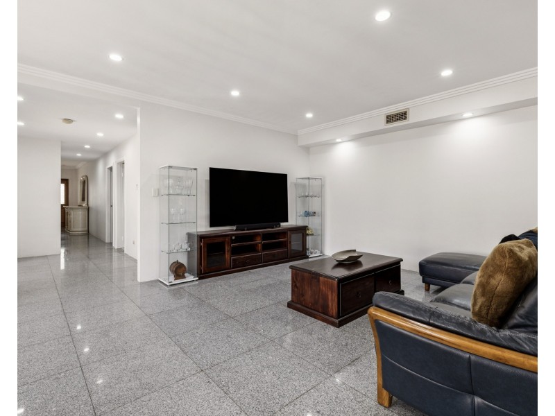 8 Loader Avenue, Beverly Hills NSW 2209