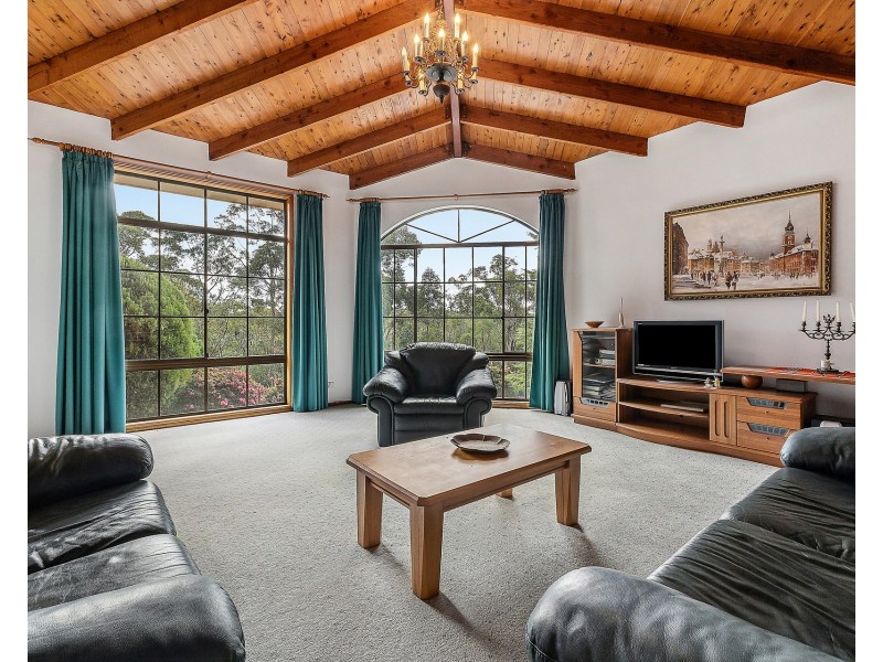 8 Kippax Place, Menai NSW 2234