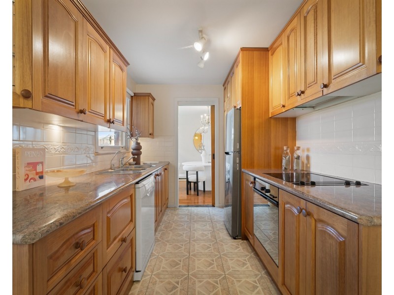 1 Castlereagh Crescent, Sylvania Waters NSW 2224