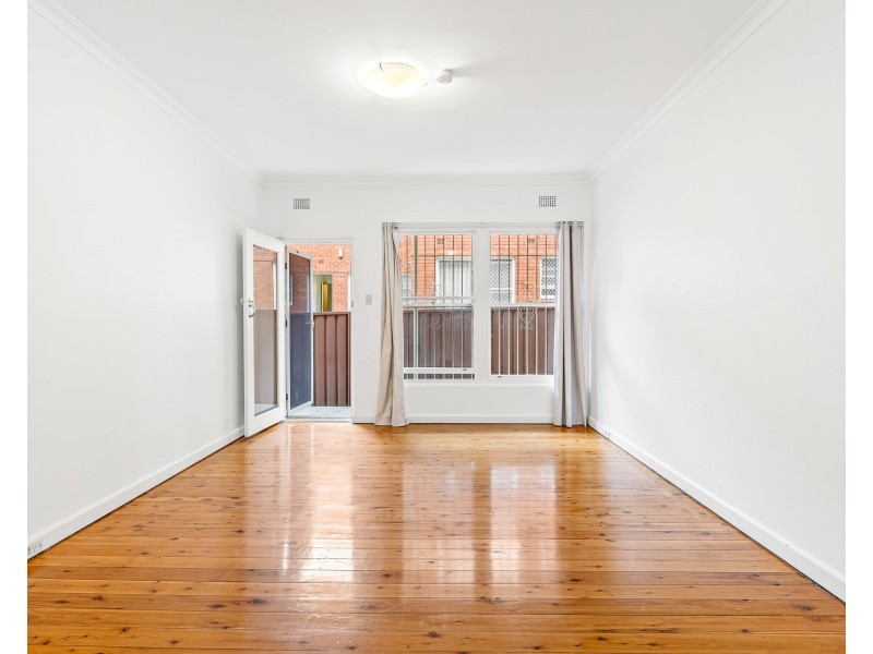 2/23 Hampton Court Road, Carlton NSW 2218