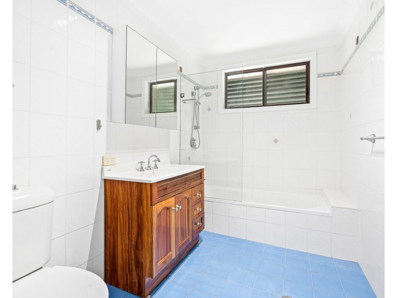 107 Blaxland Drive, Illawong NSW 2234