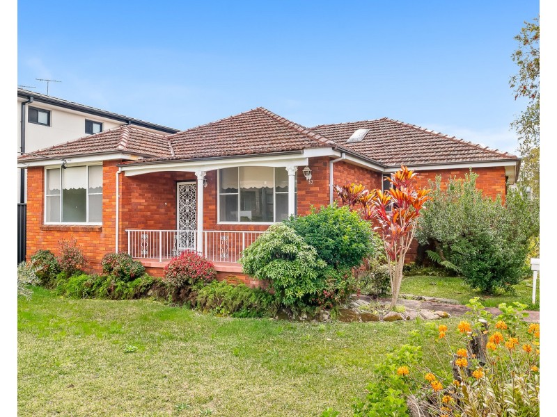 32 Donald Street, Picnic Point NSW 2213