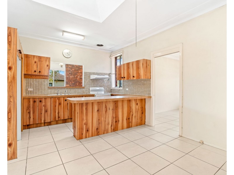 32 Donald Street, Picnic Point NSW 2213