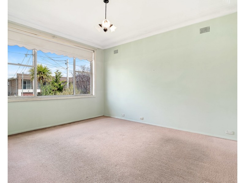 32 Donald Street, Picnic Point NSW 2213