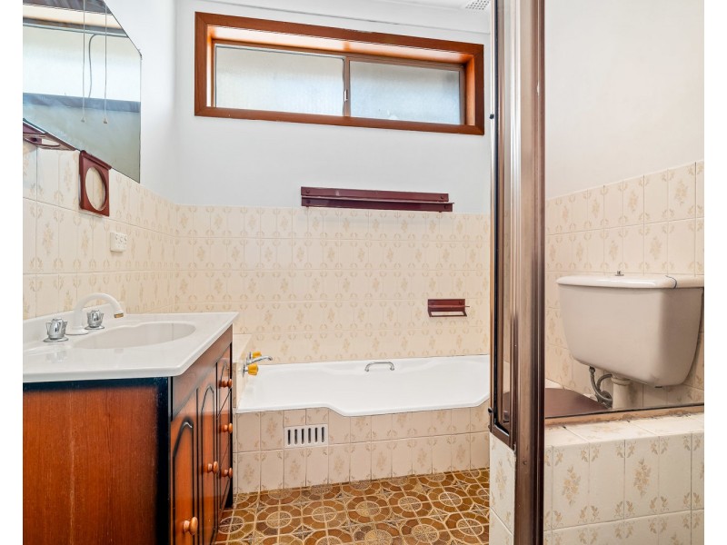 32 Donald Street, Picnic Point NSW 2213