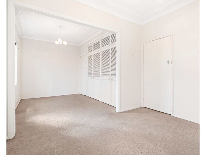 32 Donald Street, Picnic Point NSW 2213