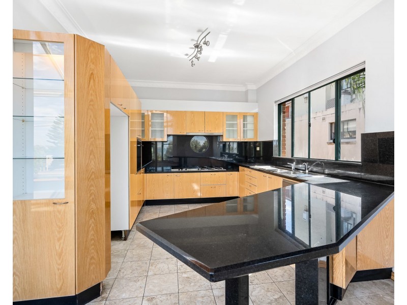8 General Holmes Drive, Brighton-le-sands NSW 2216