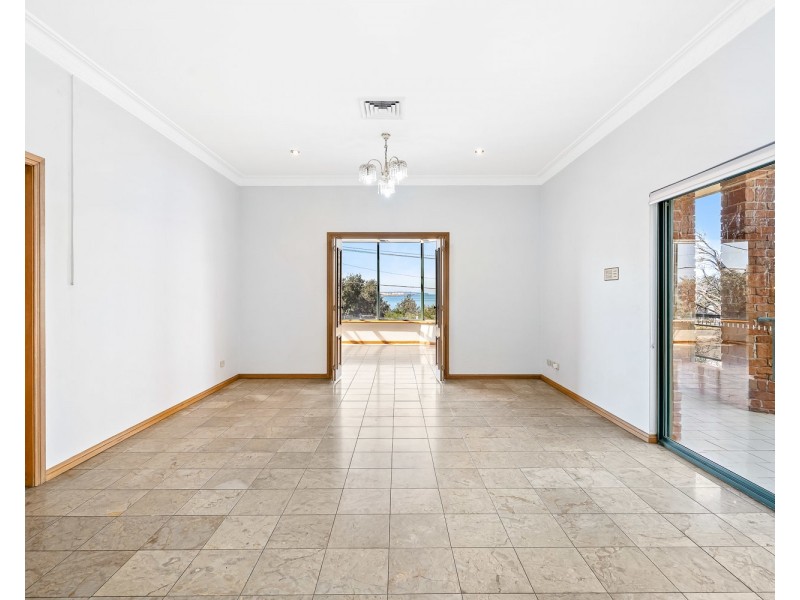 8 General Holmes Drive, Brighton-le-sands NSW 2216