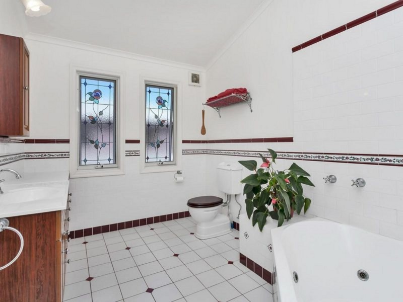 34 Mia Court, Ocean Shores NSW 2483