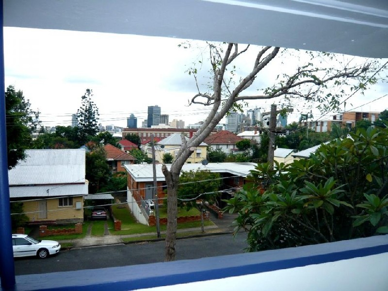 19 Westbourne St, Highgate Hill QLD 4101