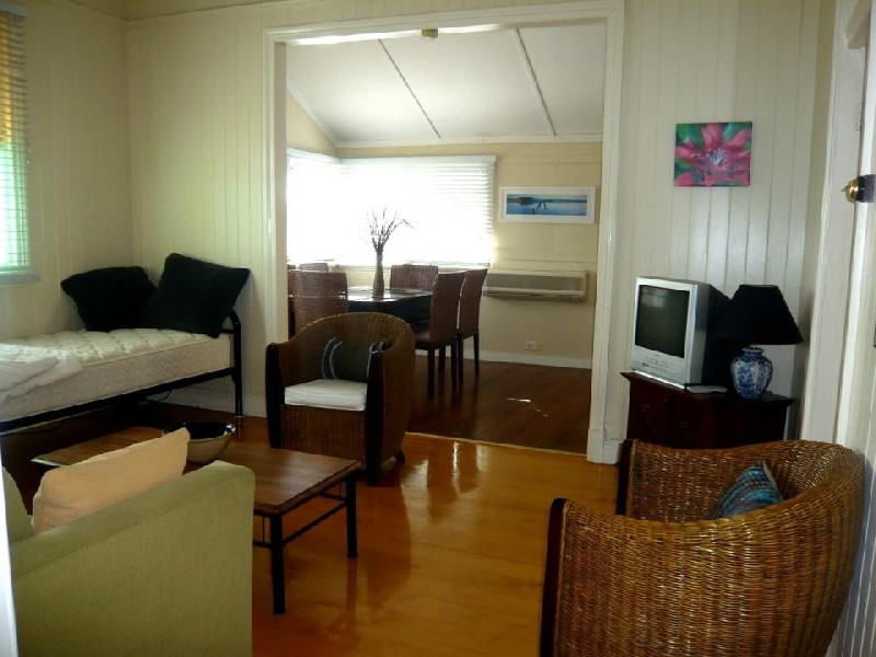 9 Wilkins St, Annerley QLD 4103