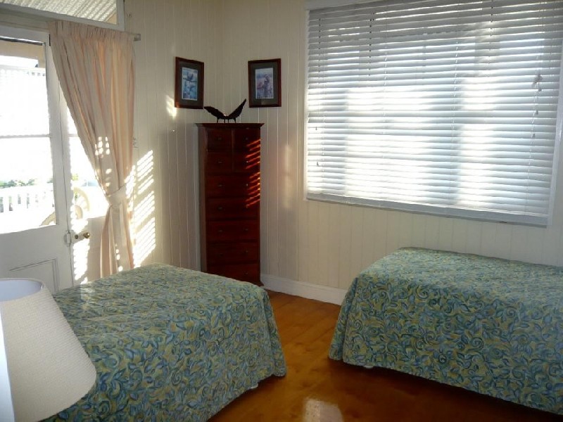 9 Wilkins St, Annerley QLD 4103