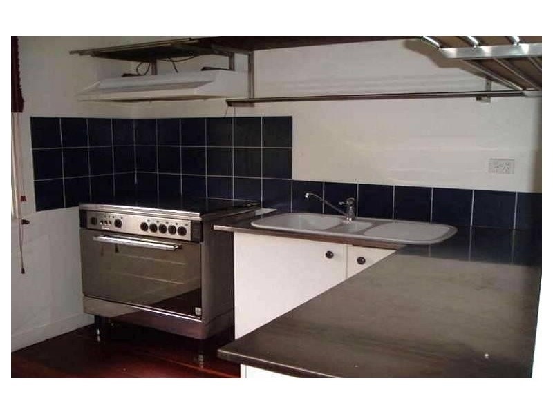 8a YVONNE St, Yeronga QLD 4104