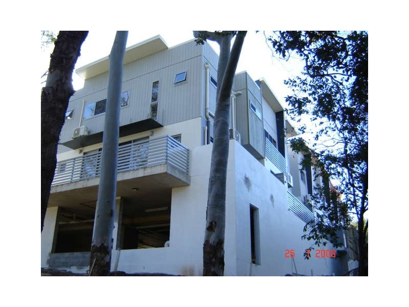 8 Princess, Fairfield QLD 4103