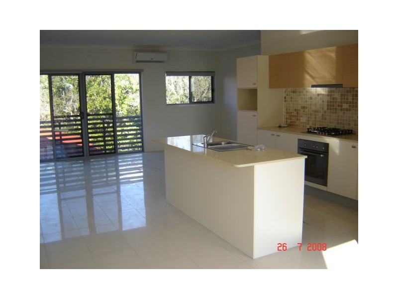 8 Princess, Fairfield QLD 4103