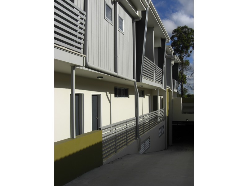 8 Princess, Fairfield QLD 4103