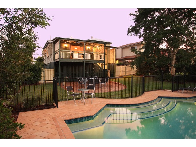 92 MACROSSAN AVENUE, Norman Park QLD 4170