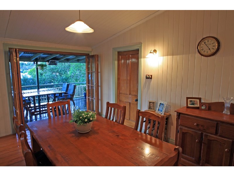 92 MACROSSAN AVENUE, Norman Park QLD 4170