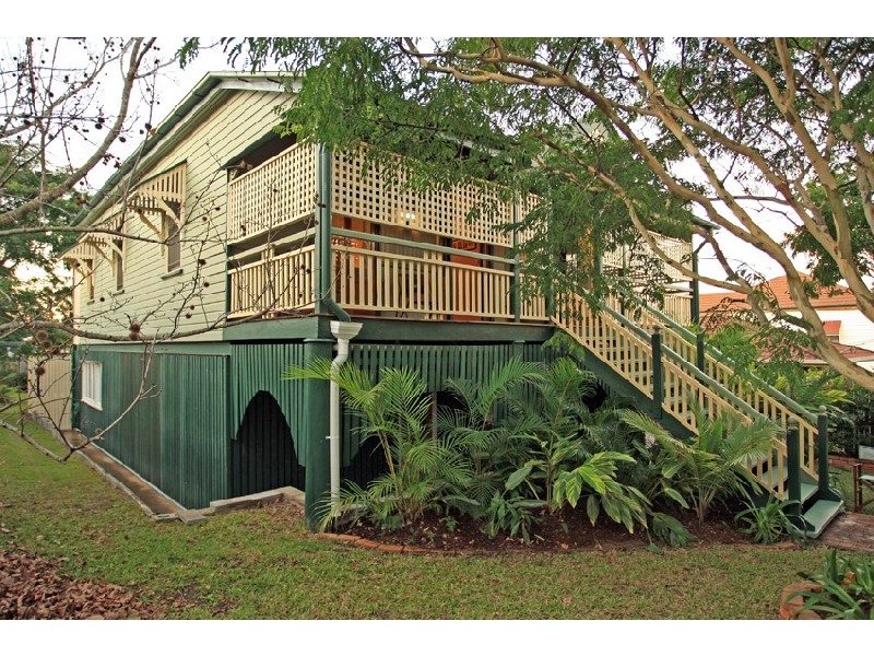 92 MACROSSAN AVENUE, Norman Park QLD 4170