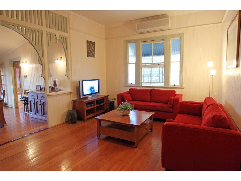 92 MACROSSAN AVENUE, Norman Park QLD 4170