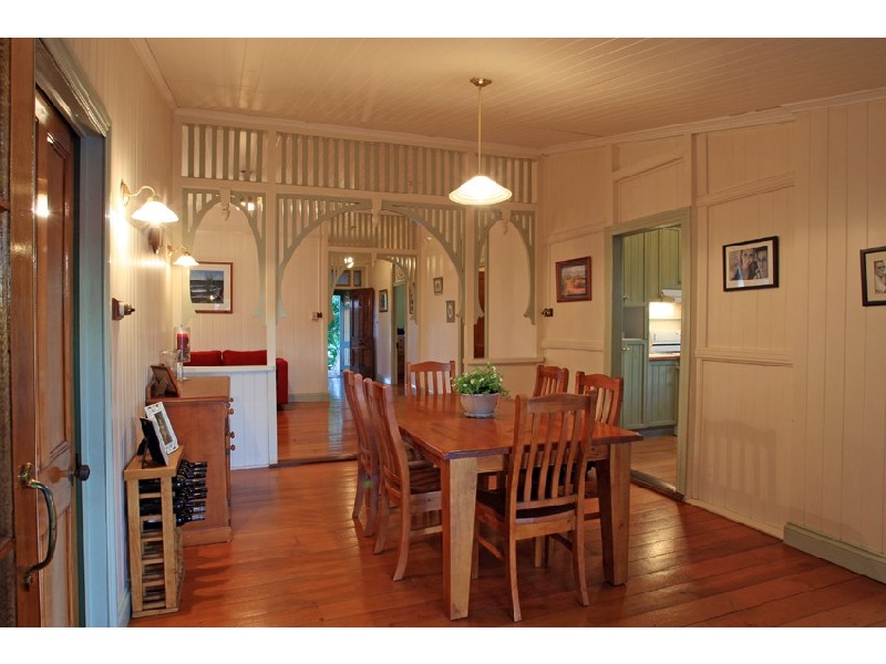 92 MACROSSAN AVENUE, Norman Park QLD 4170