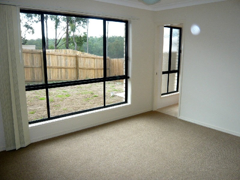 32 Riverside Cres, Springfield Lakes QLD 4300