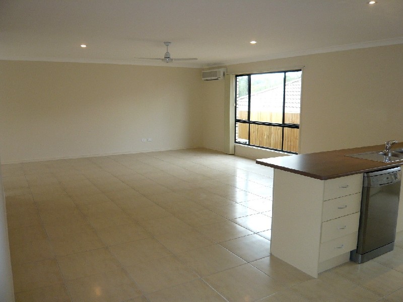 32 Riverside Cres, Springfield Lakes QLD 4300