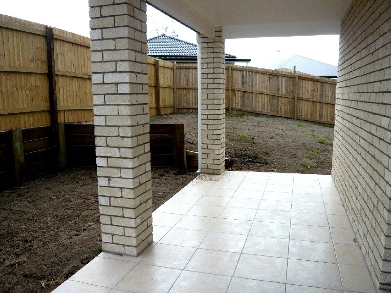 32 Riverside Cres, Springfield Lakes QLD 4300