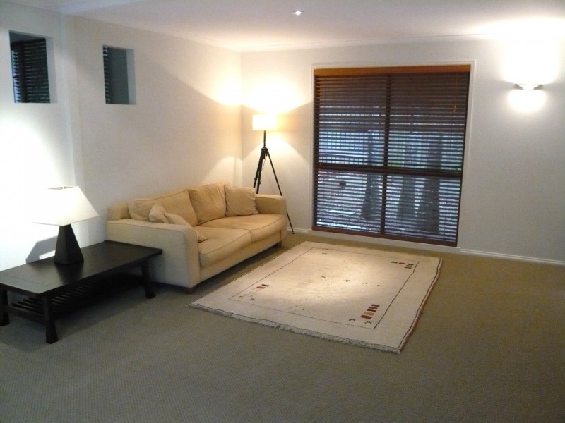 14 Caladenia St, Indooroopilly QLD 4068