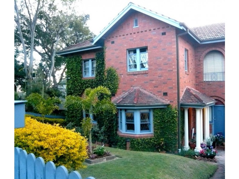 16 Dean St, Toowong QLD 4066