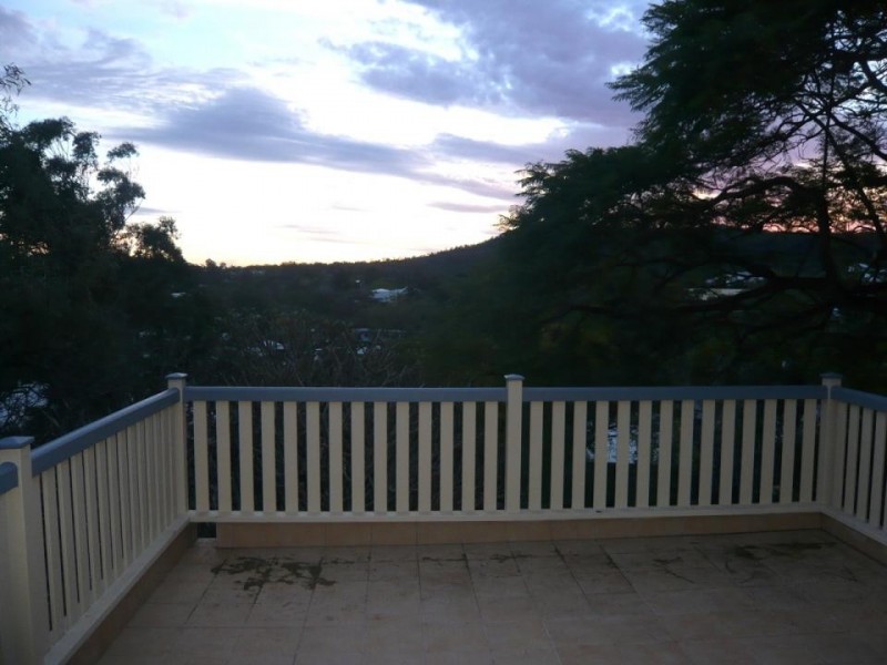 16 Dean St, Toowong QLD 4066