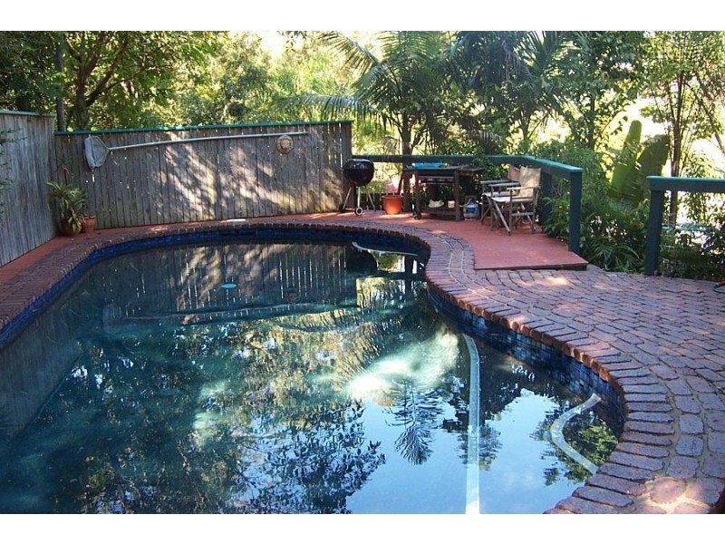 15 Praeger St, Chapel Hill QLD 4069