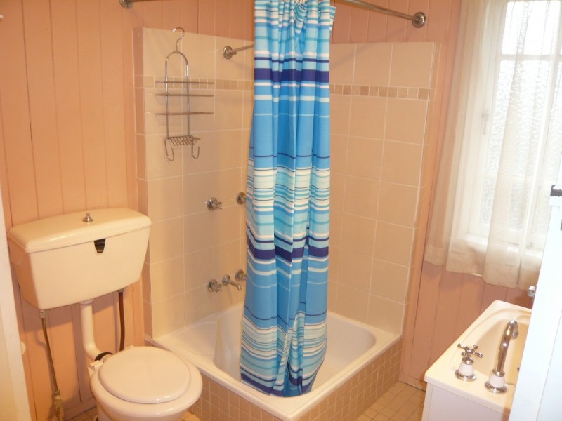 18 Chatsworth Rd, Coorparoo QLD 4151