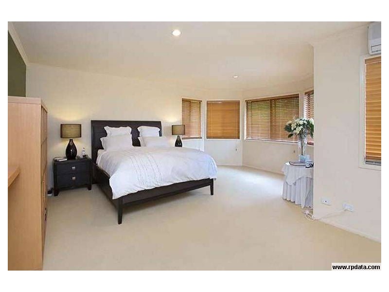 78 Sunset Rd, Kenmore QLD 4069