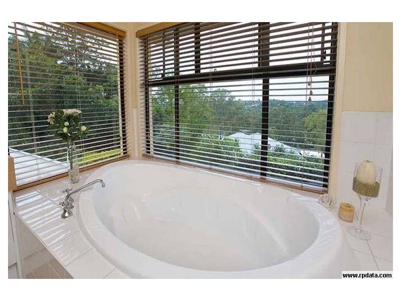 78 Sunset Rd, Kenmore QLD 4069
