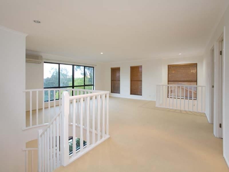 78 Sunset Rd, Kenmore QLD 4069