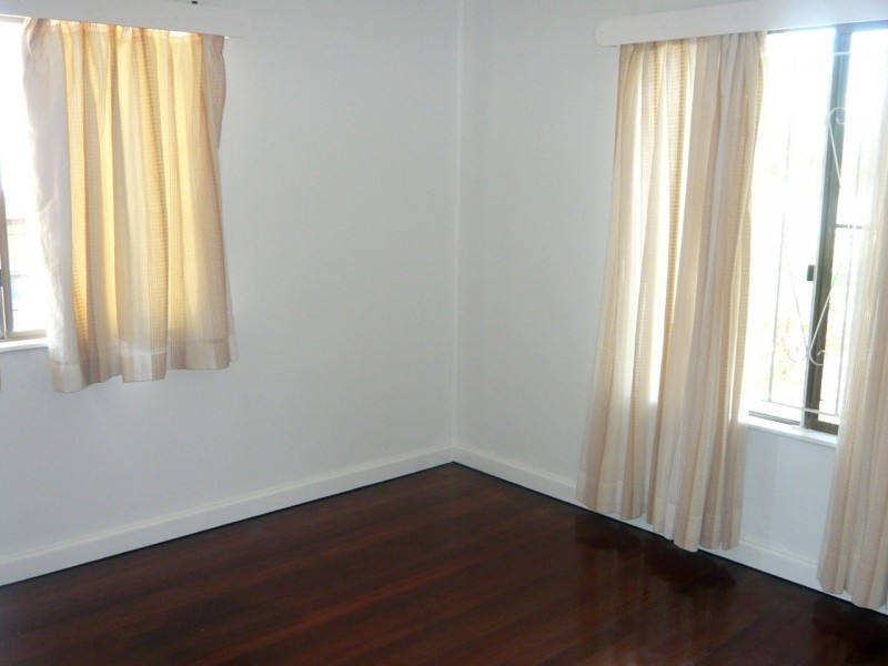 31 Hoya St, Holland Park West QLD 4121