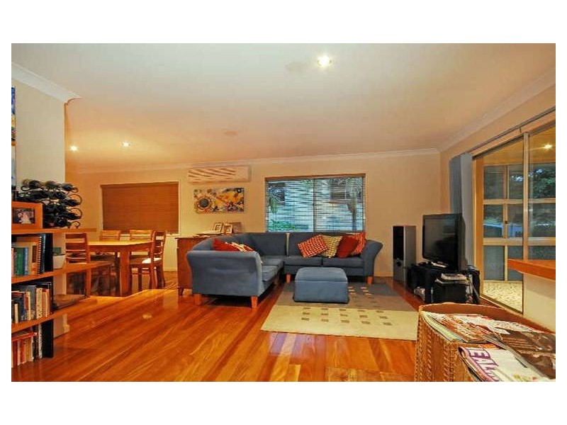 80 Niven St, Stafford Heights QLD 4053