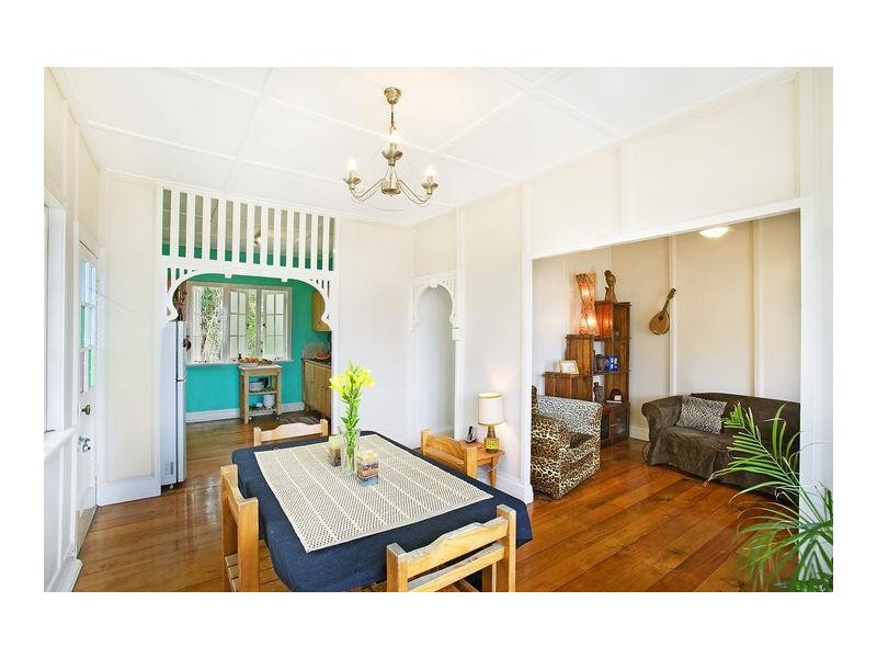 4 Laura Street, Highgate Hill QLD 4101