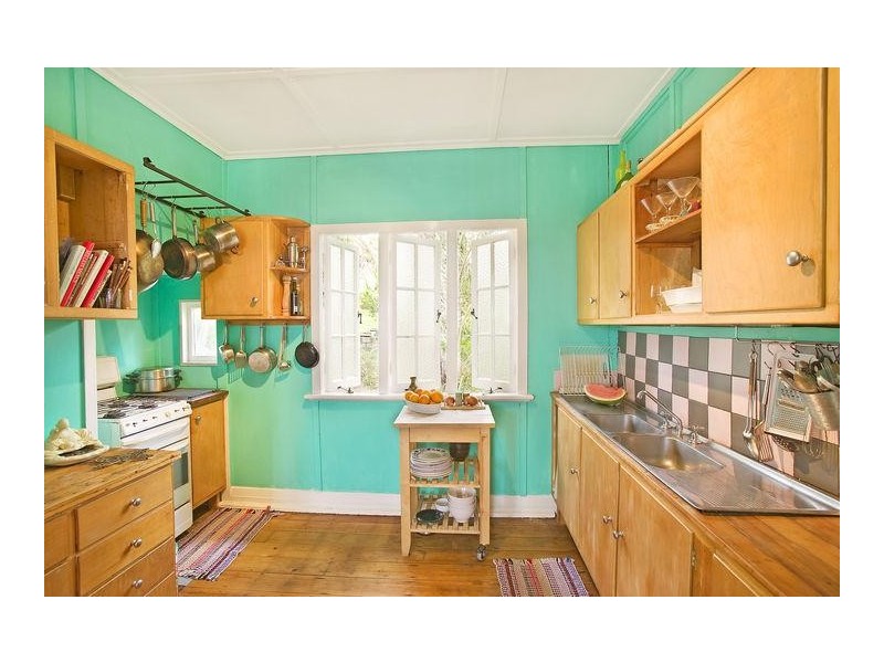 4 Laura Street, Highgate Hill QLD 4101