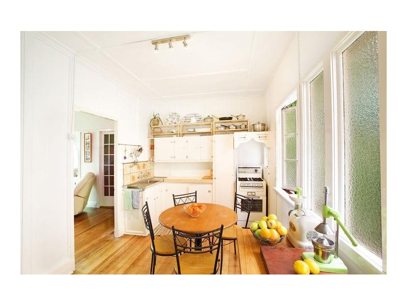 4 Laura Street, Highgate Hill QLD 4101