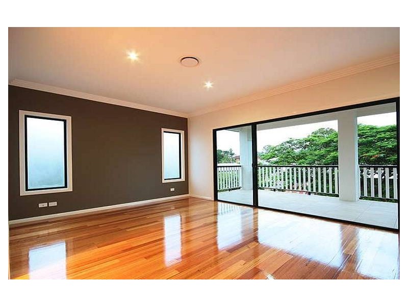 132 MCILWRAITH AVE, Norman Park QLD 4170