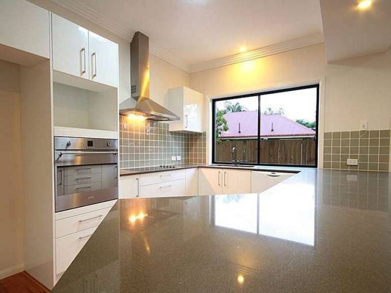 132 MCILWRAITH AVE, Norman Park QLD 4170