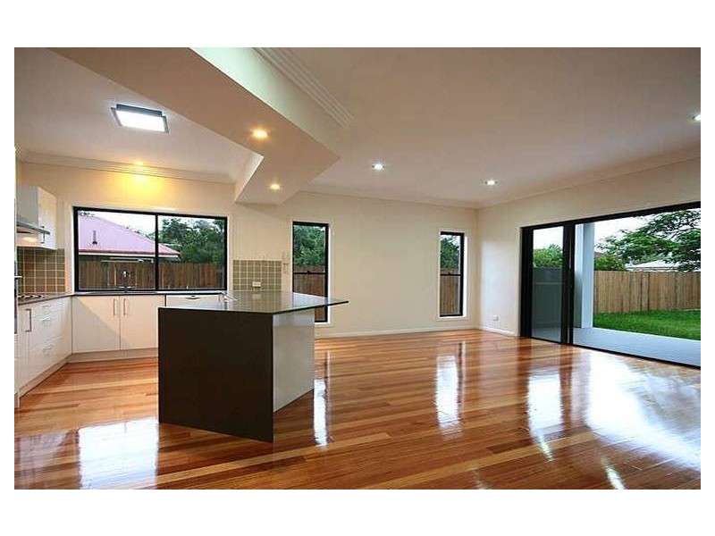 132 MCILWRAITH AVE, Norman Park QLD 4170