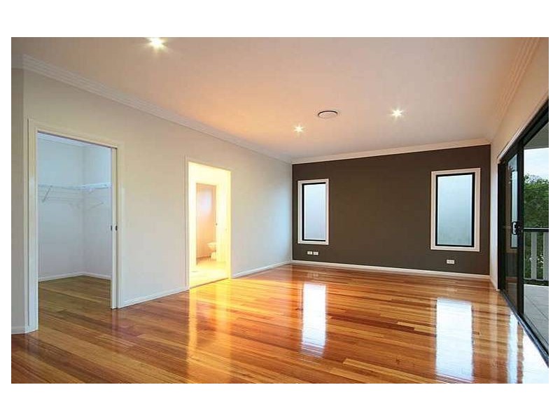 132 MCILWRAITH AVE, Norman Park QLD 4170