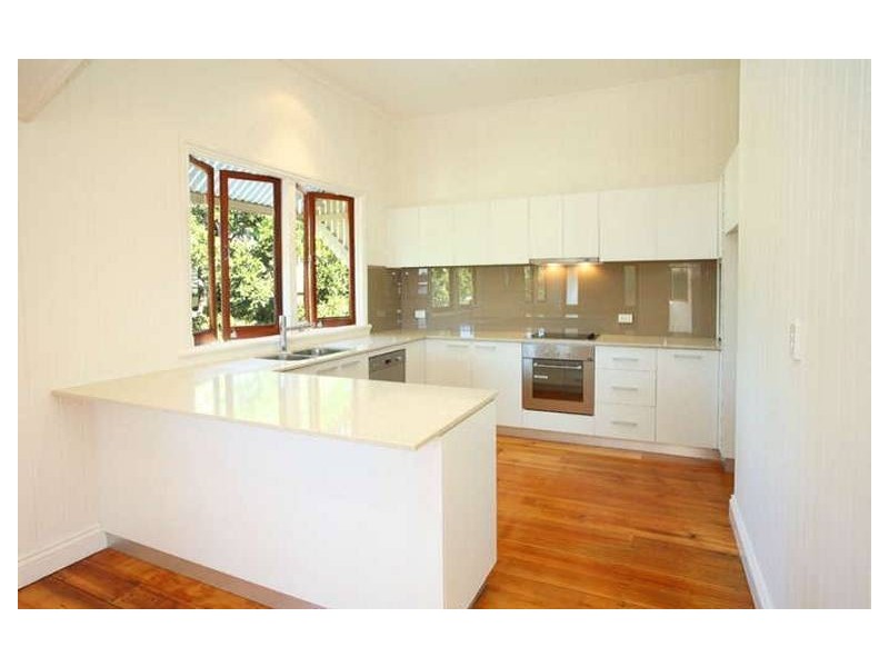 46a Dover St, Hawthorne QLD 4171