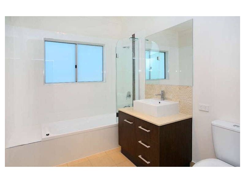 46a Dover St, Hawthorne QLD 4171