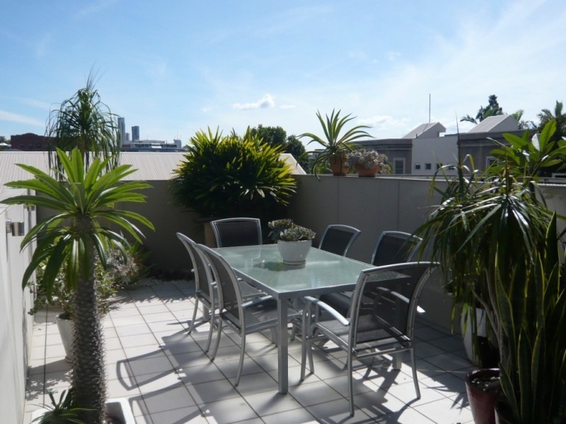 38 Skyring Tce, Teneriffe QLD 4005