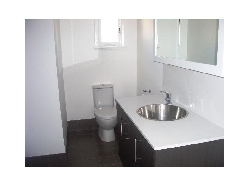 221 Lutwyche Rd cnr Legeyt St, Windsor QLD 4030