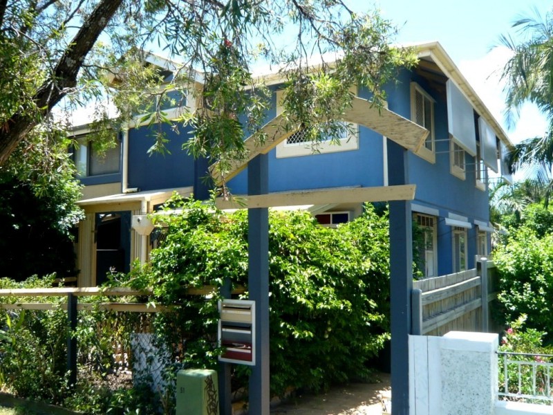 13 Brighton Rd, Highgate Hill QLD 4101